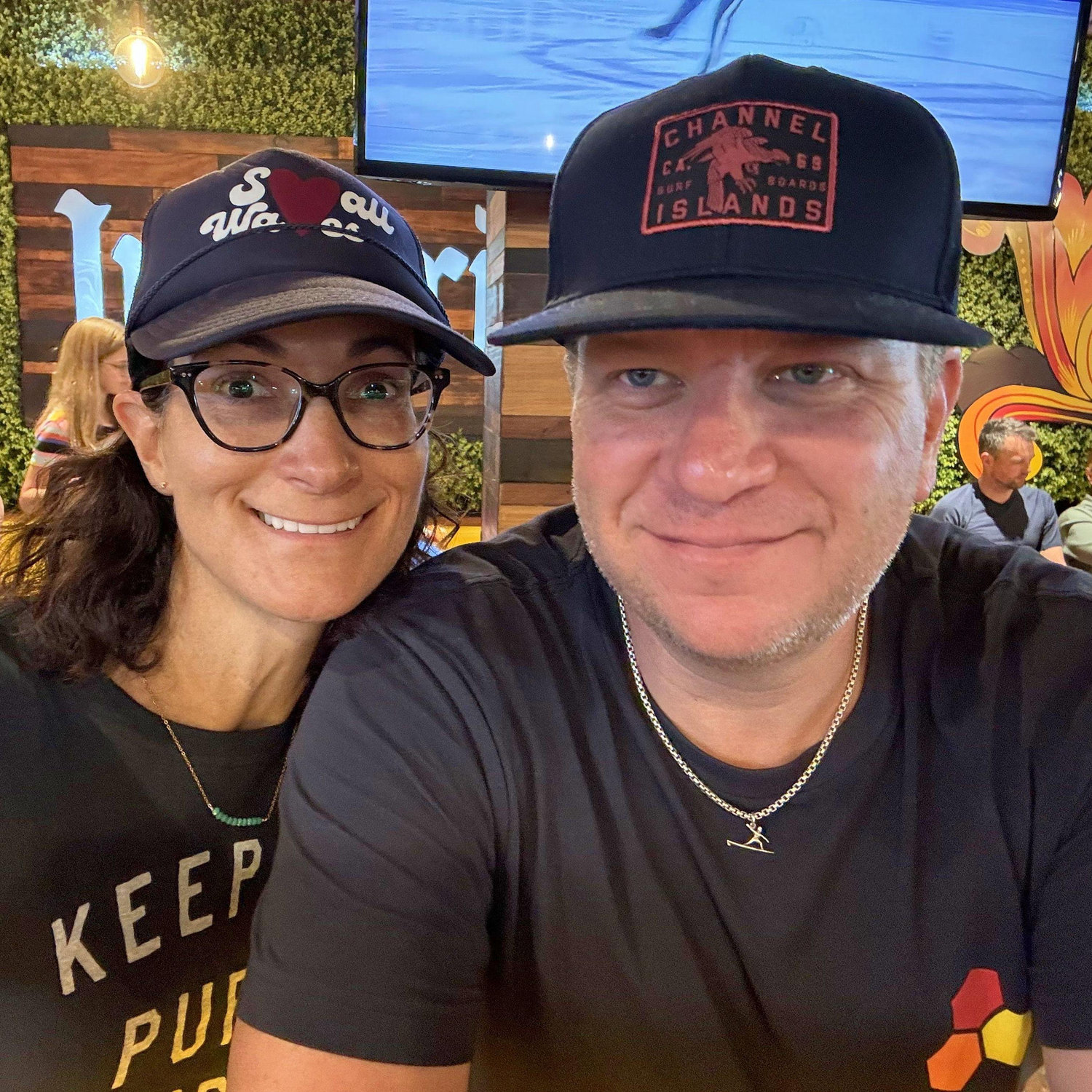 En route home from our first trip to Costa Rica—sun-kissed, slightly tired, and already planning the next one. 🛫