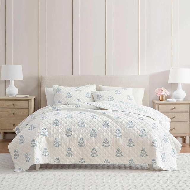 Martha Stewart - Twin Quilt Set, 100% Cotton Reversible Bedding Set, Incredibly Soft Feel for Year Round Comfort, 2 Piece Bed Set with Matching Pillowcase (Flower Block Print Blue)
