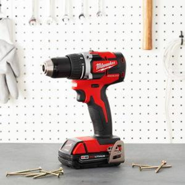 Milwaukee 2801-21P M18 18-Volt Lithium-Ion Compact Brushless Cordless 1/2 in. Drill/Driver Kit