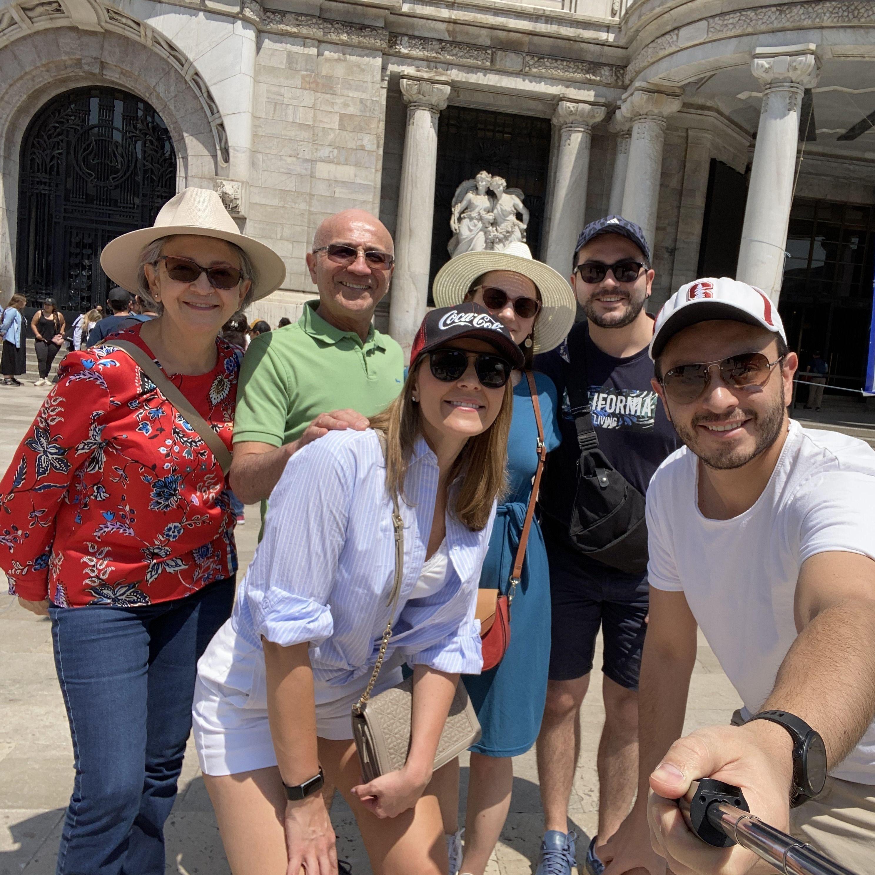 Compartir con nuestras familias es nuestra felicidad. Paseo en CDMX con la familia de Julián.