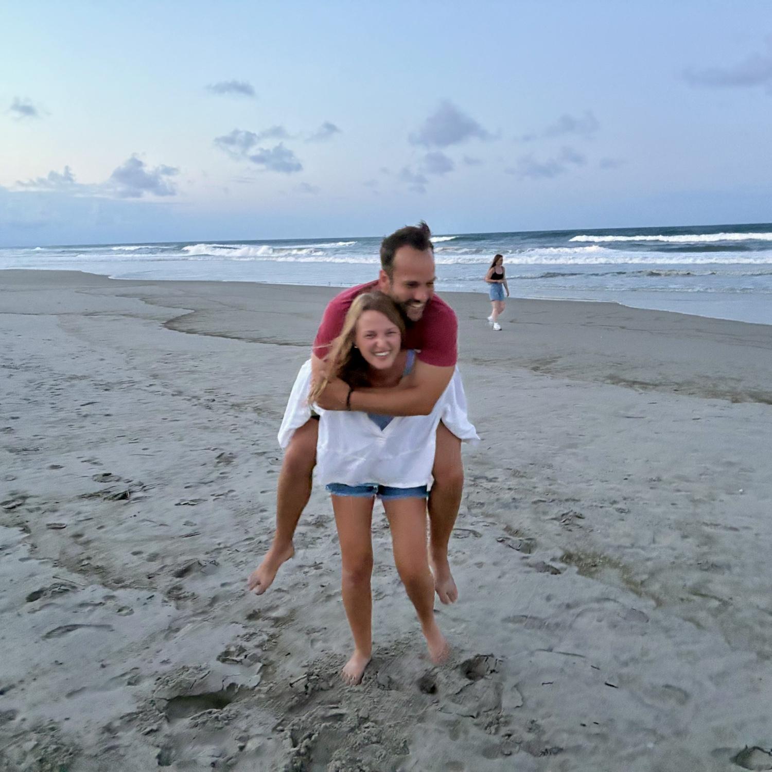 Credits to photographer Matt Gillenkirk for our very professional engagement photo shoot 🤓