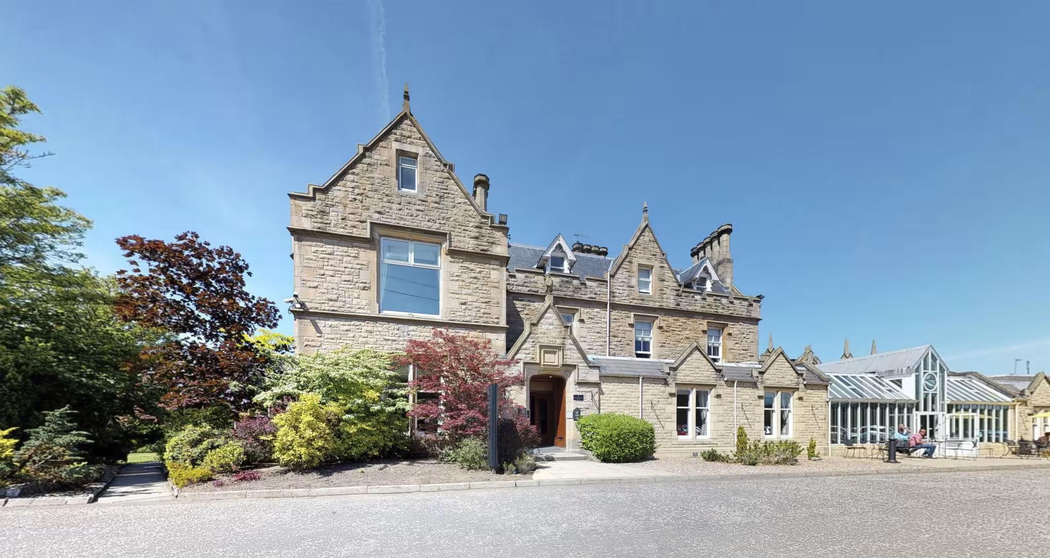 The Wedding Website of Emma Saunders and Dean Elliott