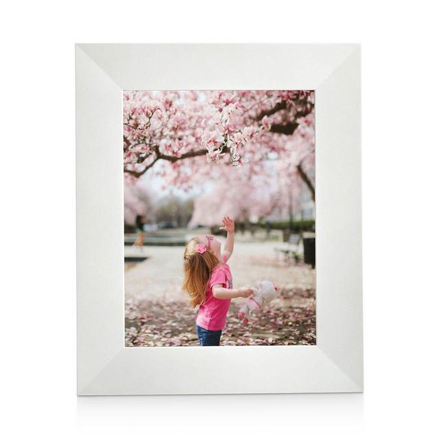 Aura Sawyer by Aura Digital Picture Frame