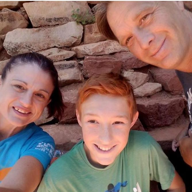 The family that hikes the Canyon together...