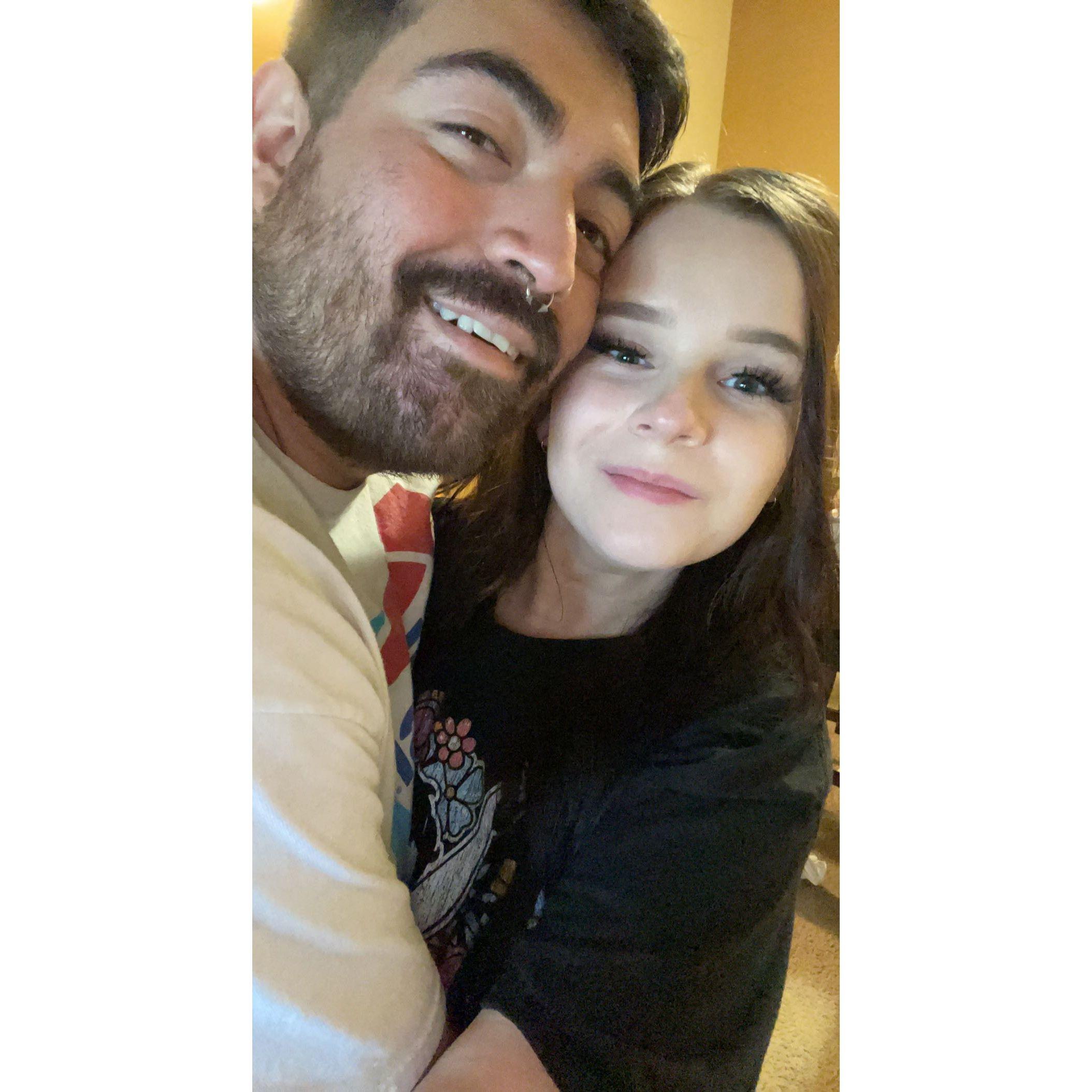 One of our favorite pictures together.
Una de nuestras fotos favoritas juntos.