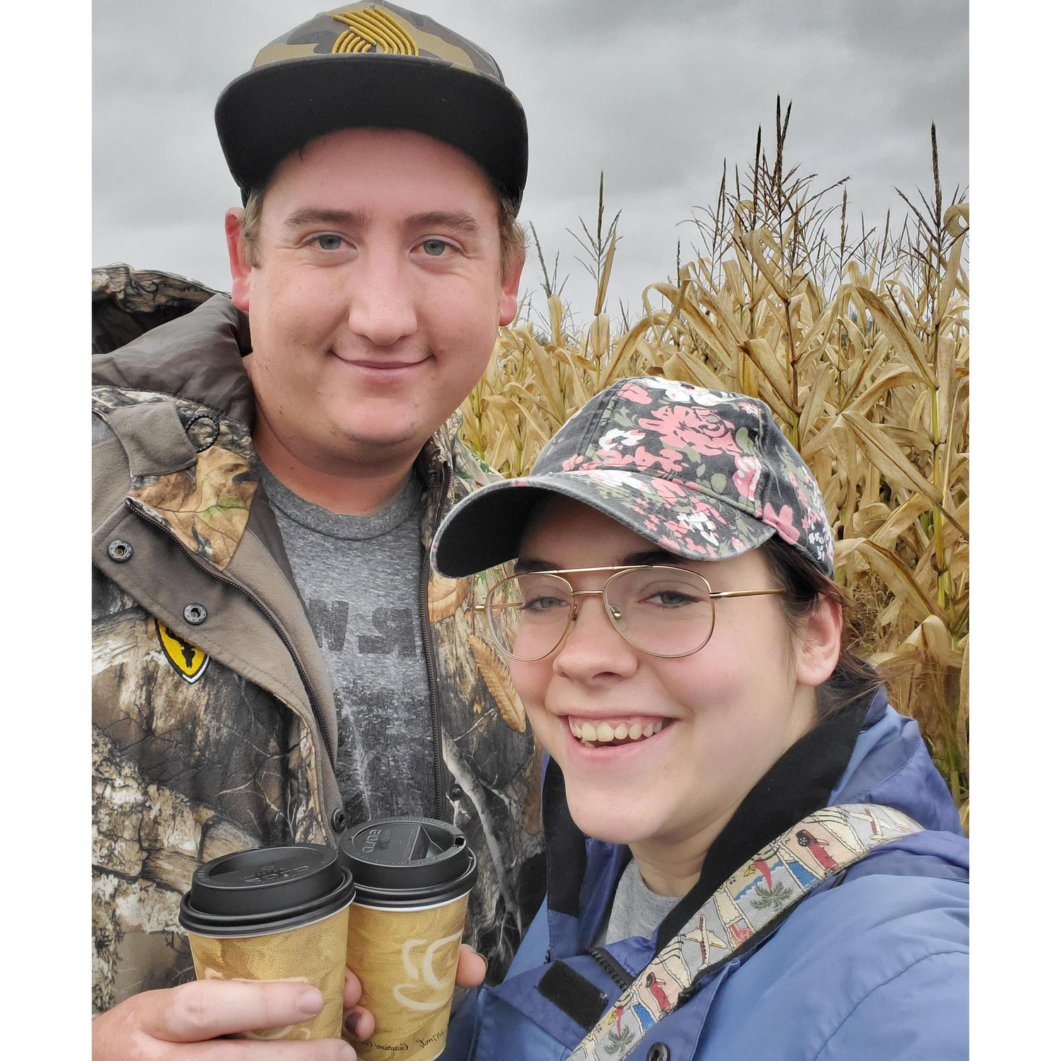 Whats Halloween without a trip to the pumpkin batch?? Getting lost in the corn maze?? Drinking hot apple cider?!?!
A perfect day. <3