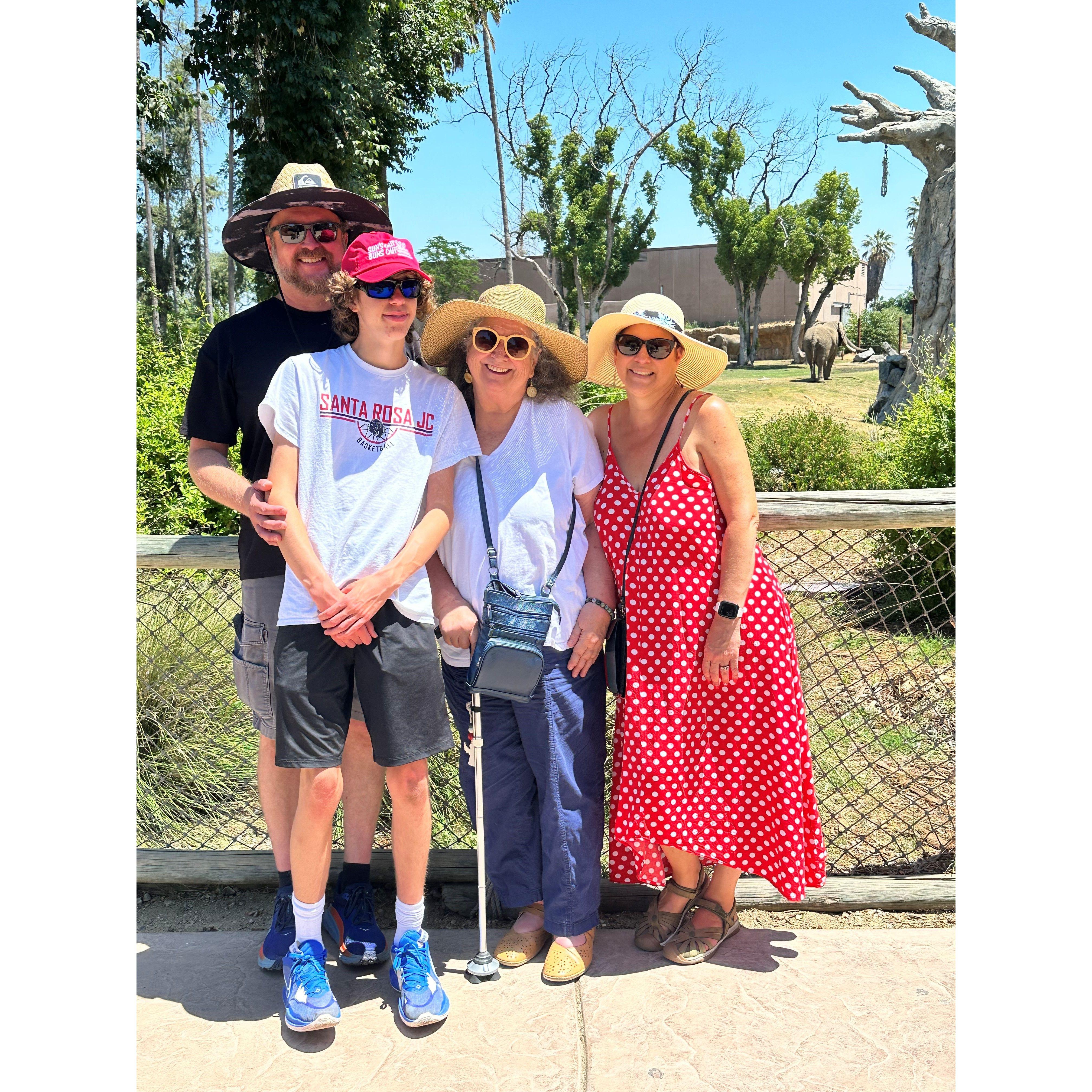 Some love and family time at the Fresno Chaffee Zoo