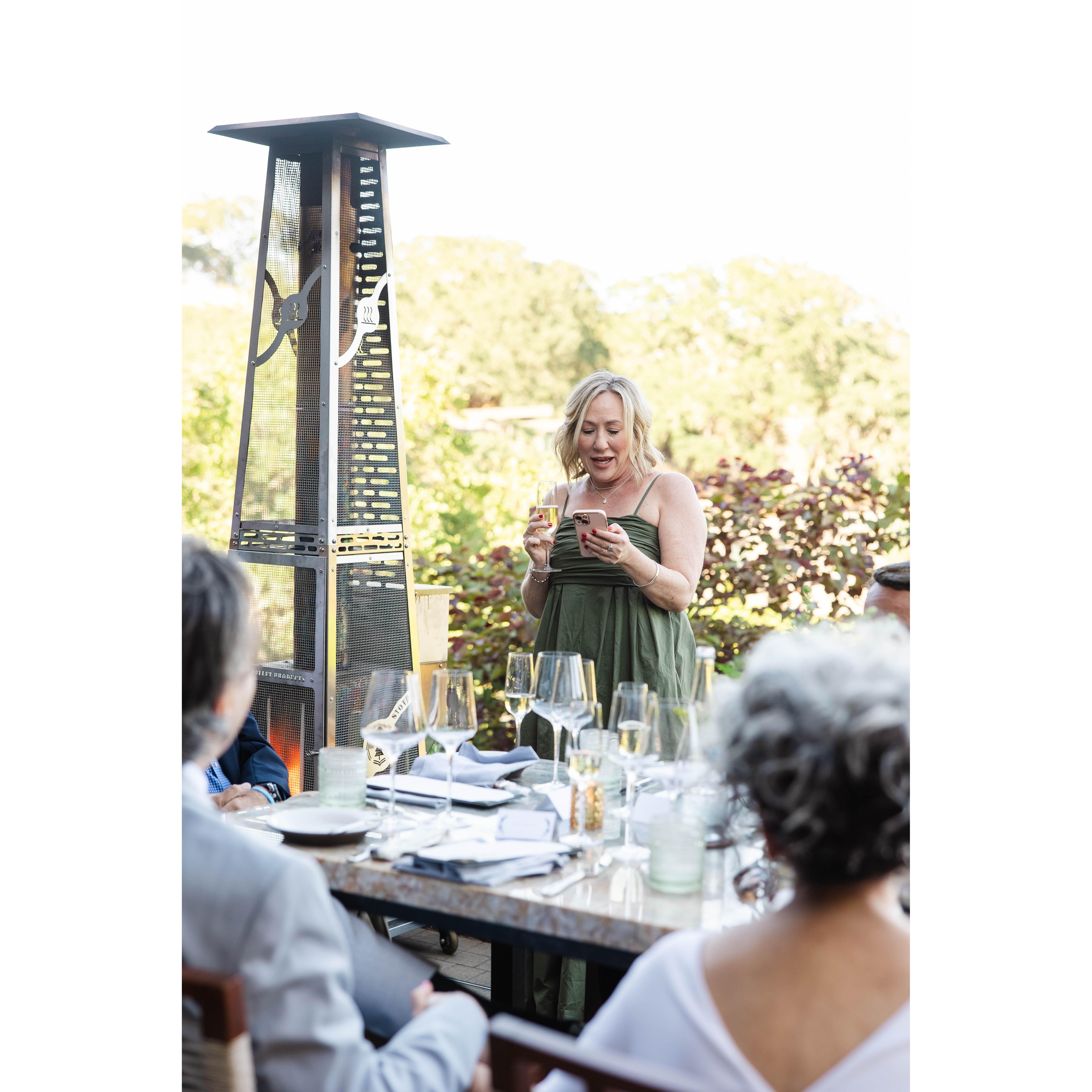 Hanna delivers a beautiful toast!