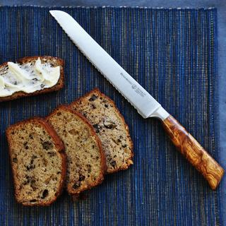 Oliva Elite Scalloped Bread Knife