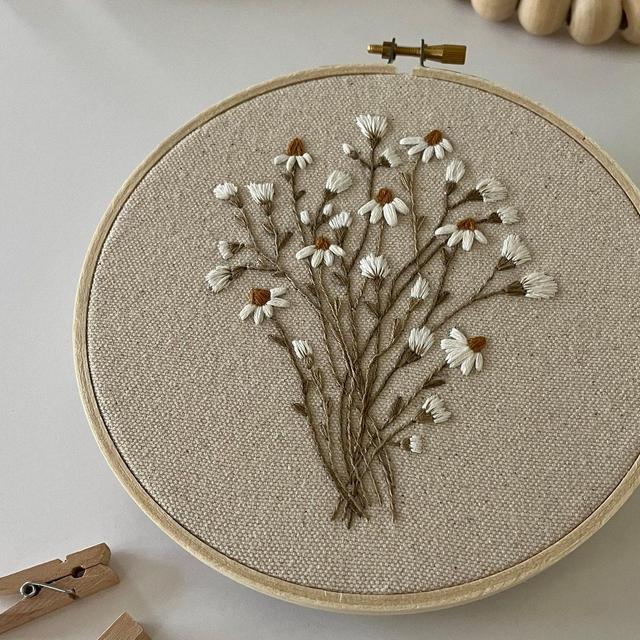 Finished hoop, Daisies, Botanical embroidery, Home décor, Wall décor, Floral embroidery, Wild flowers, Nursery embroidery