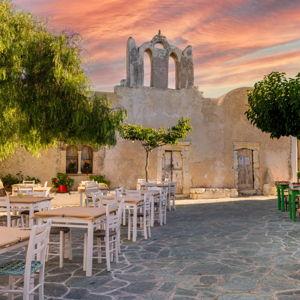 Romantic dinner in Folegandros village