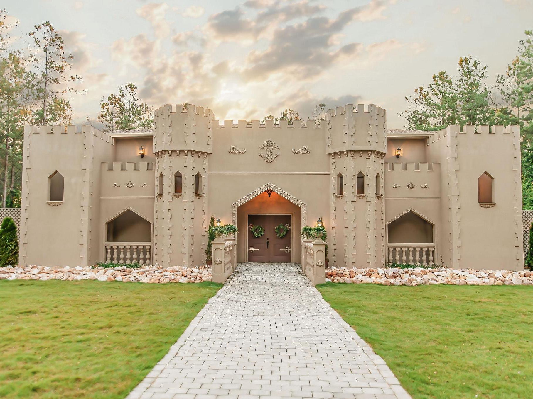 The Wedding Website of Chanel Rhodes and Shannon Simmons