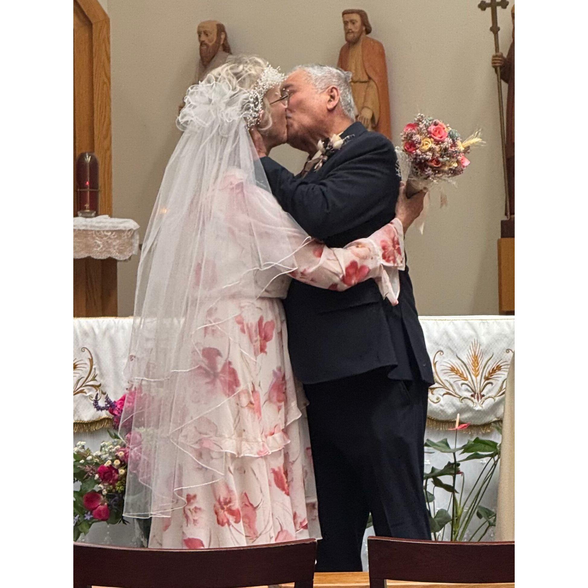 You may kiss the bride!