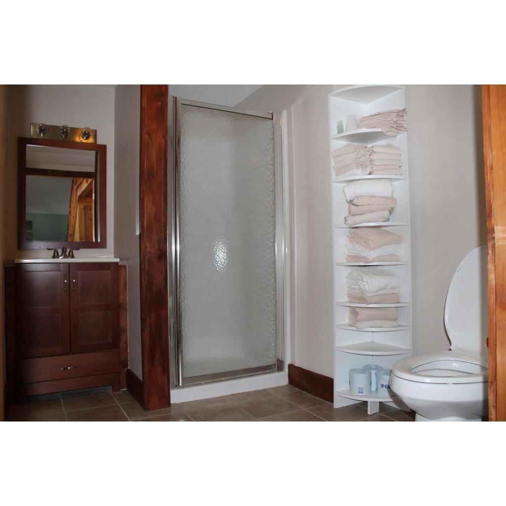 Full bathrooms in the cabins