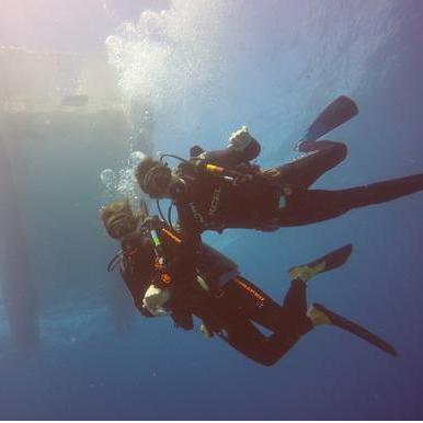 Did we mention that we love the ocean? Justin convinced Chelsea to get certified for scuba diving so we could have even more adventures together.