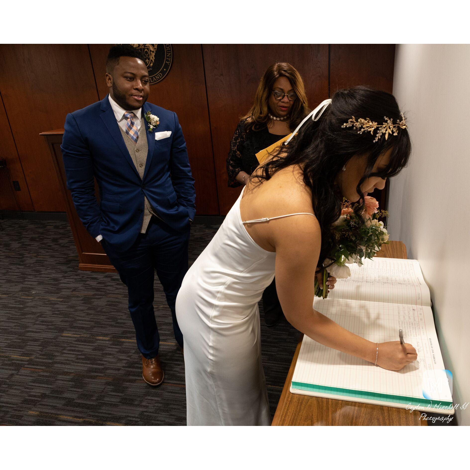 Jewel signs the wedding book