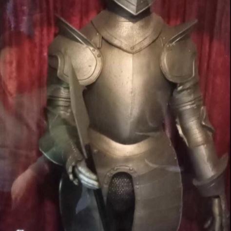 An appropriate guest outfit.