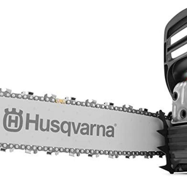 Husqvarna 455 Rancher Gas Chainsaw, 55.5-cc 3.5-HP, 2-Cycle X-Torq Engine, 20 Inch Chainsaw with Automatic Oiler, For Tree Pruning, Yard Cleanups and Firewood Cutting