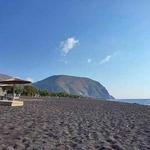 Perissa Beach