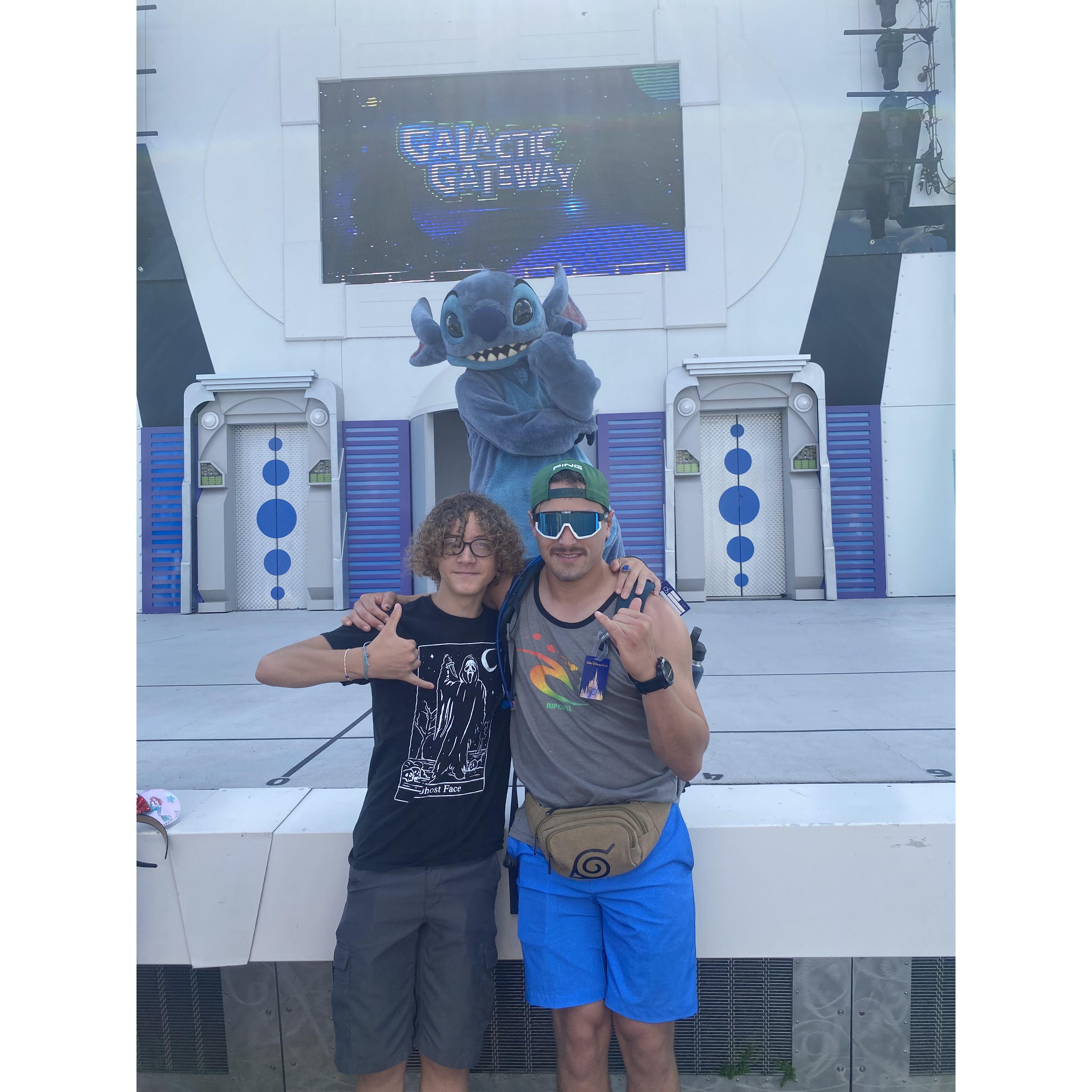 Tanner and Vaughn posing with Stitch!