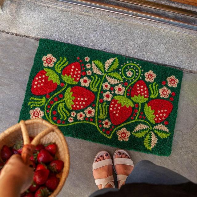 Strawberry Vines Handwoven Coconut Fiber Doormat, High Quality Floral Welcome Mat, Summer Spring Flower Outside Door Mat, Anti-Slip Backing