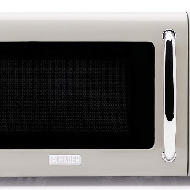 Haden 75030 Cotswold Vintage Retro 0.7 Cubic Foot/20 Liter 700 Watt Countertop Microwave Oven Kitchen Appliance with Turntable, Pull Handle, and 5 Power Levels, Putty