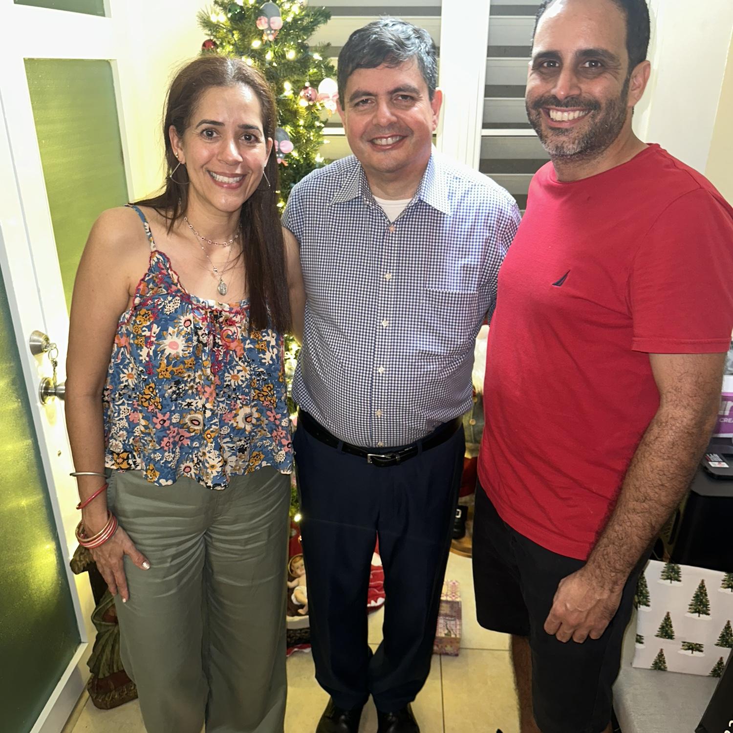 Con Padre Antonio, nuestro amigo y quién celebrará nuestro matrimonio 🥰