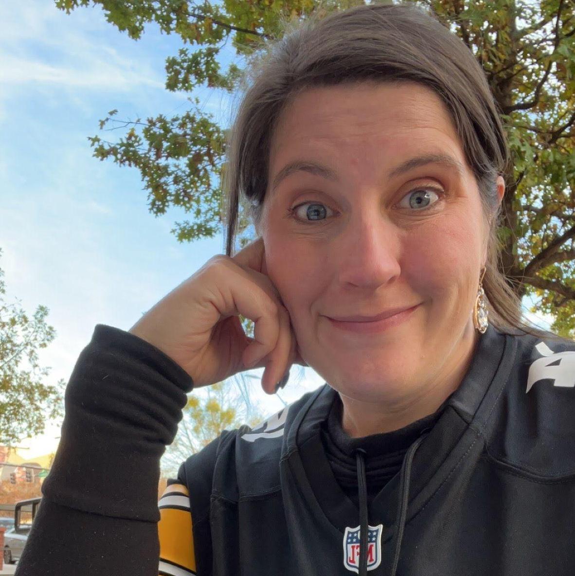 Ryan got Rachel into the Steelers...but she's all Georgia at heart so naturally she went with a George Pickens jersey.