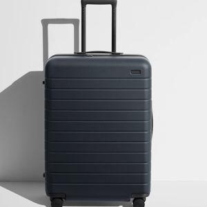 Away Medium Suitcase in Navy