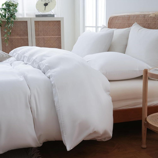 MEISHANG Duvet Cover Queen Size, 100% Rayon Derived from Bamboo, Luxury Silky Cooling Duvet Cover Set for Hot Sleepers with Zipper Closure and Corner Ties - 3 Piece Set(Queen, White)