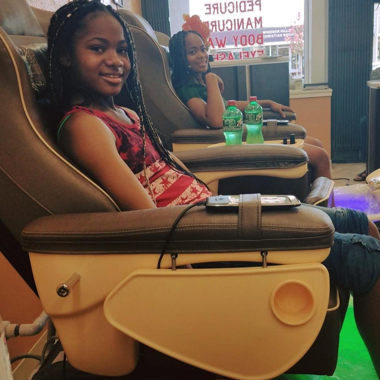 The Girls - Nail Shop