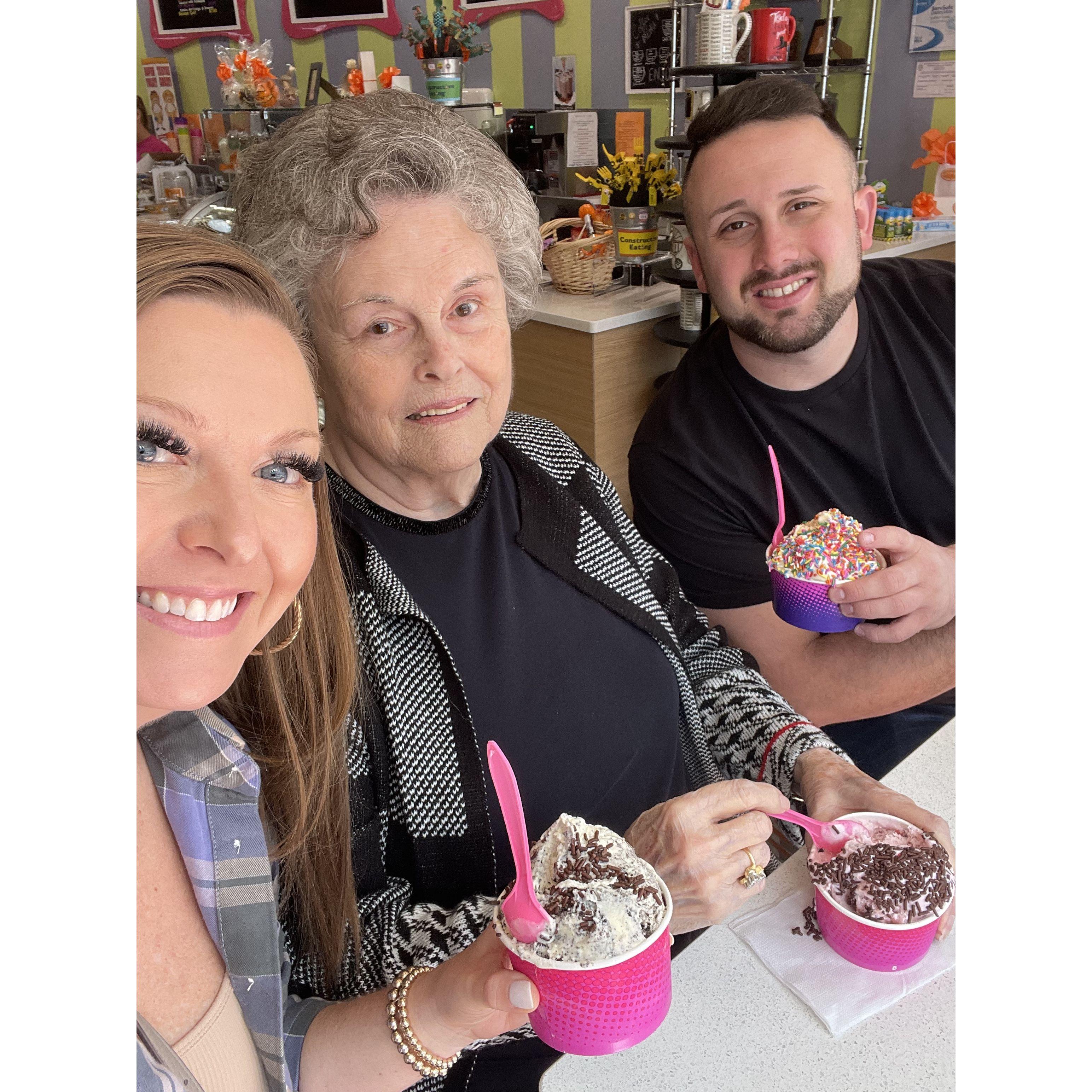 We took Bigmama out for Ice Cream in downtown Bainbridge