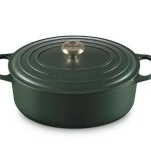 Signature Oval Dutch Oven in Foret