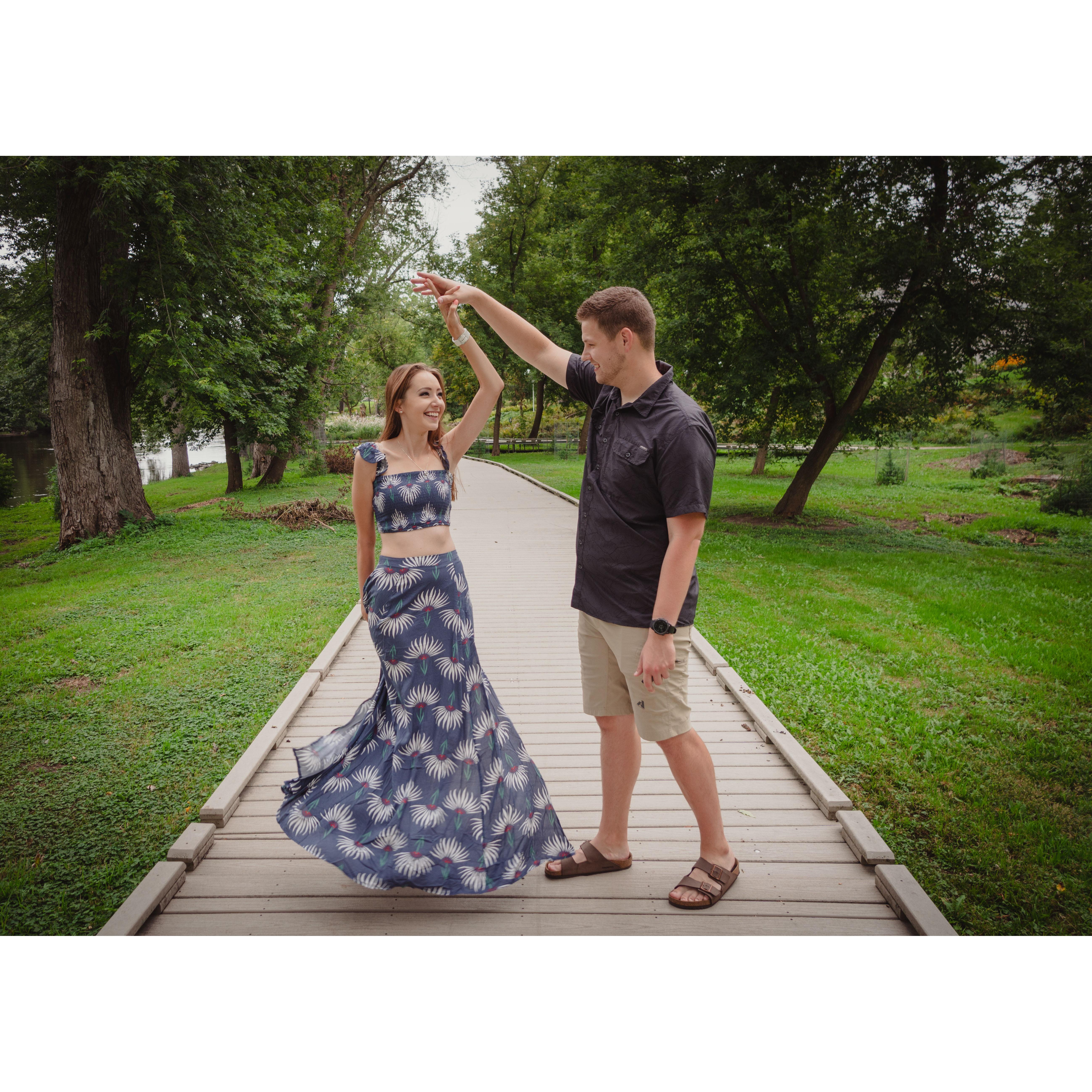 Engagement Photos in Settlers Park (Mequon/Thiensville, WI)