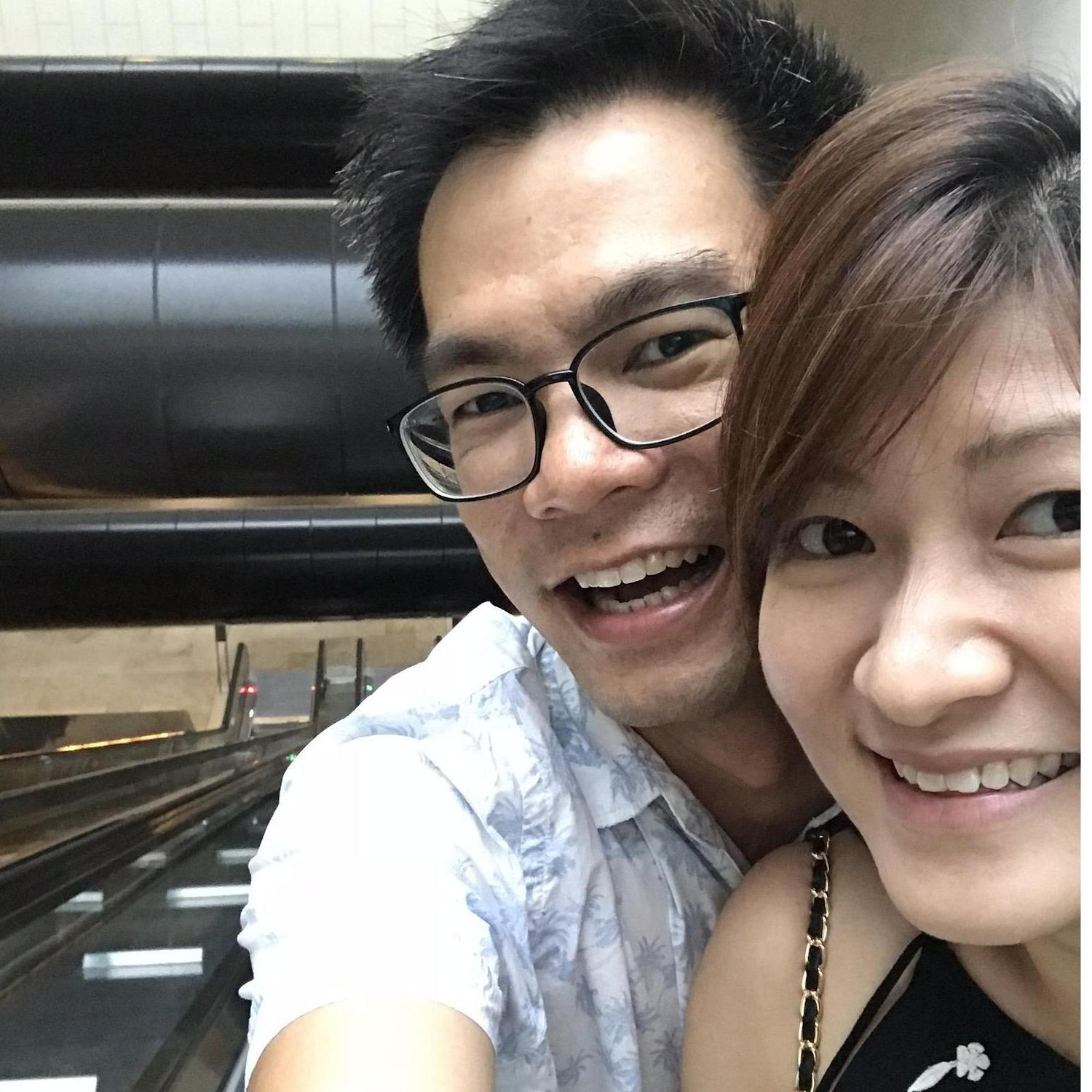Taking the longest elevator in the MRT for nice wefies