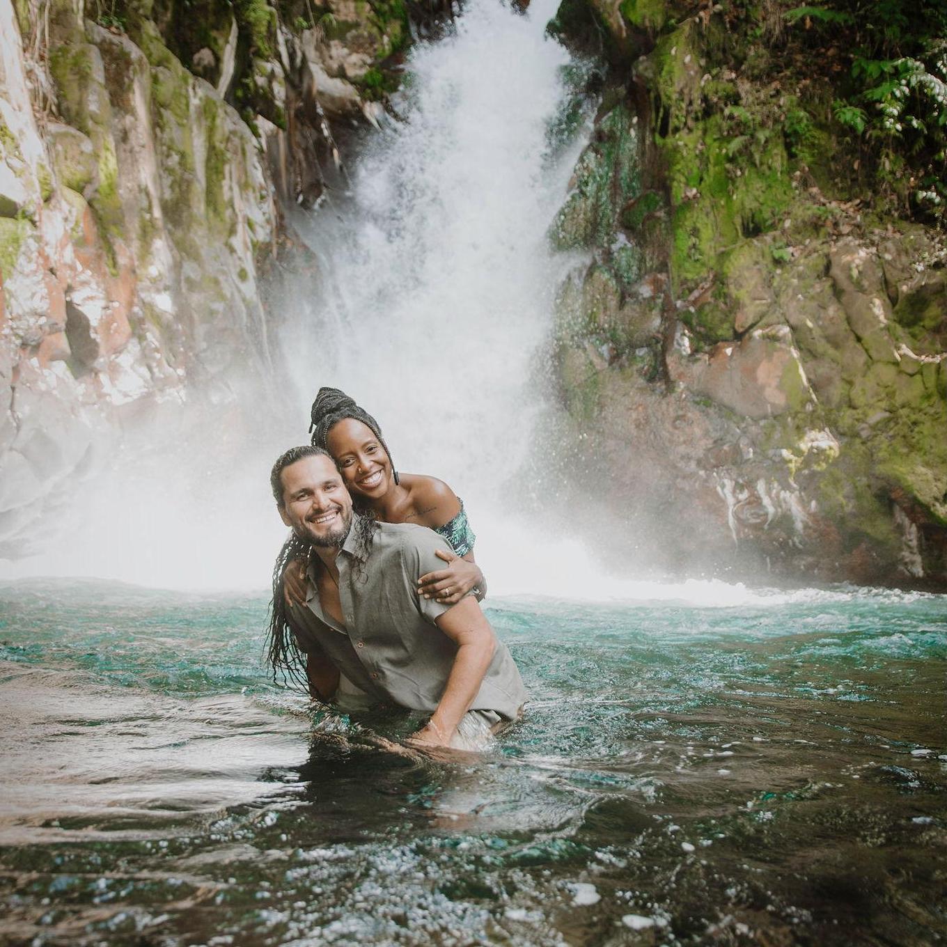 My bright sun that guides,
Smiling sun that awakens my soul,
Sun who fills my heart,
Sun which gives me compassion,
Sun that brings me joy,
The sun reflecting in your eyes gives me life.