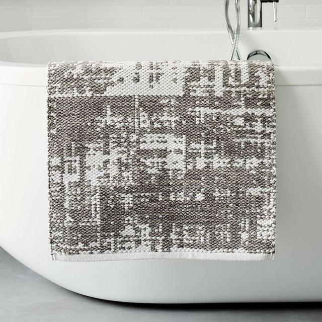 Organic Distressed Texture Bath Mat, 20"x34", Gray Sky