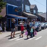 Cannon Beach shops and ice cream