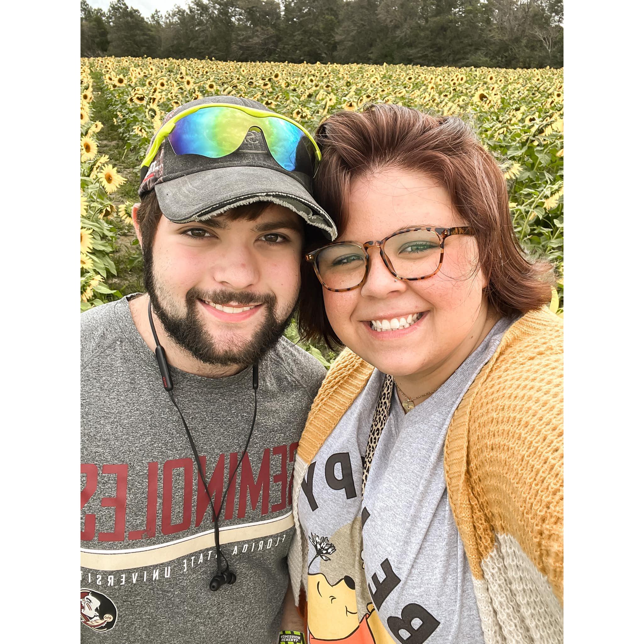 Jarred took me to a sunflower field, my favorite!!