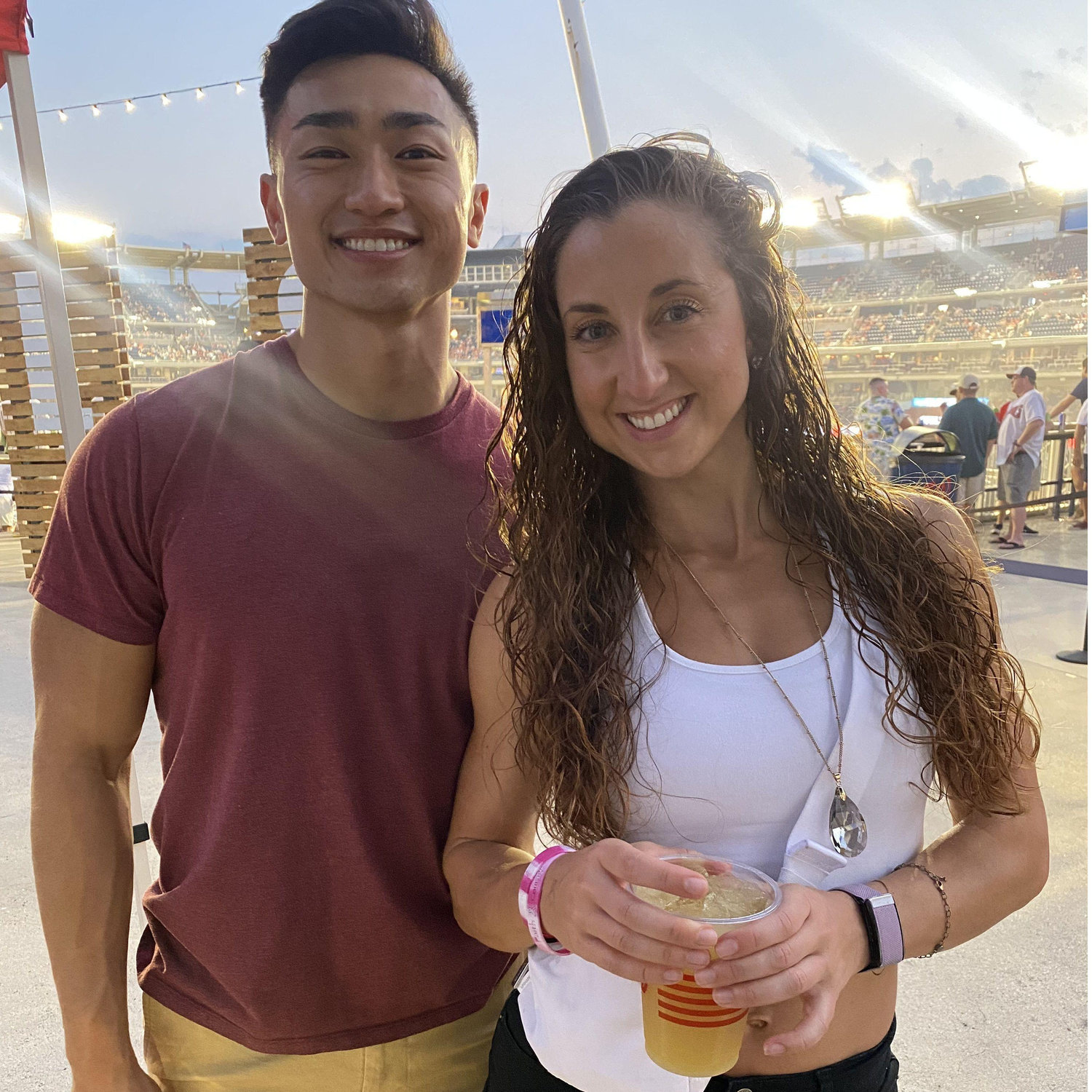 Secret couple photos during group outings!