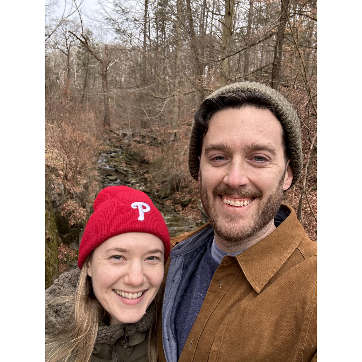 The first time Zoe was mistaken for a Philly native - wearing a Phillies hat during the Eagle's season caught the attention of another baseball fan🧣⚾️