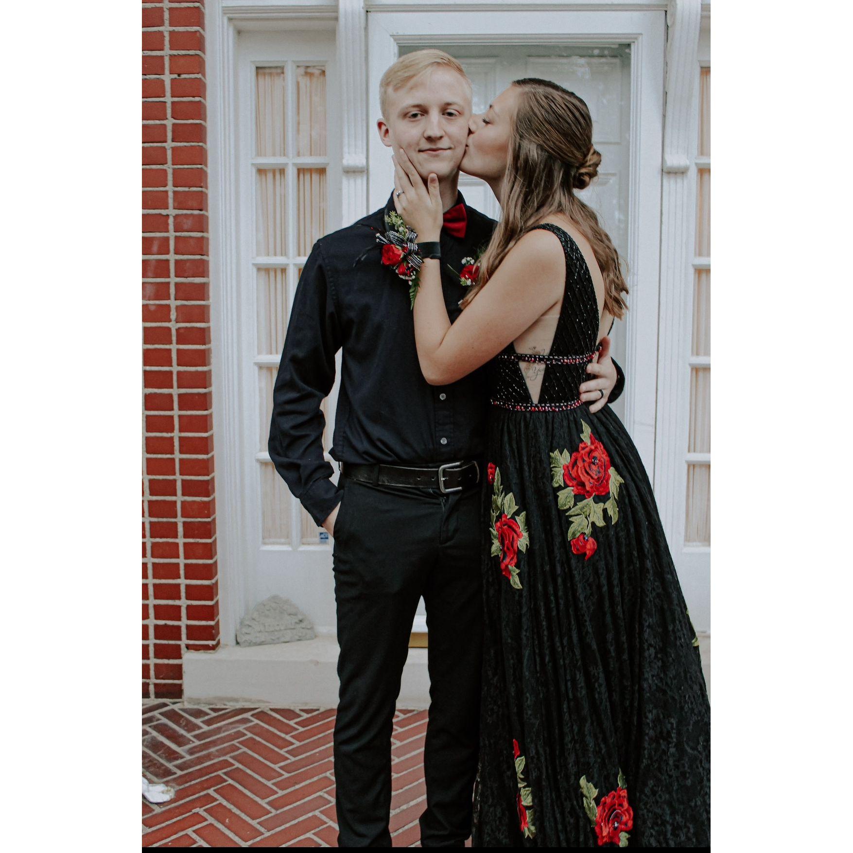 "Prom". Thanks, Covid!