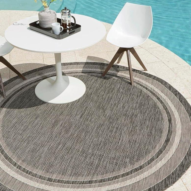 Unique Loom Outdoor Border Collection Area Rug - Soft Border (7' 10" Round, Black/ Ivory)