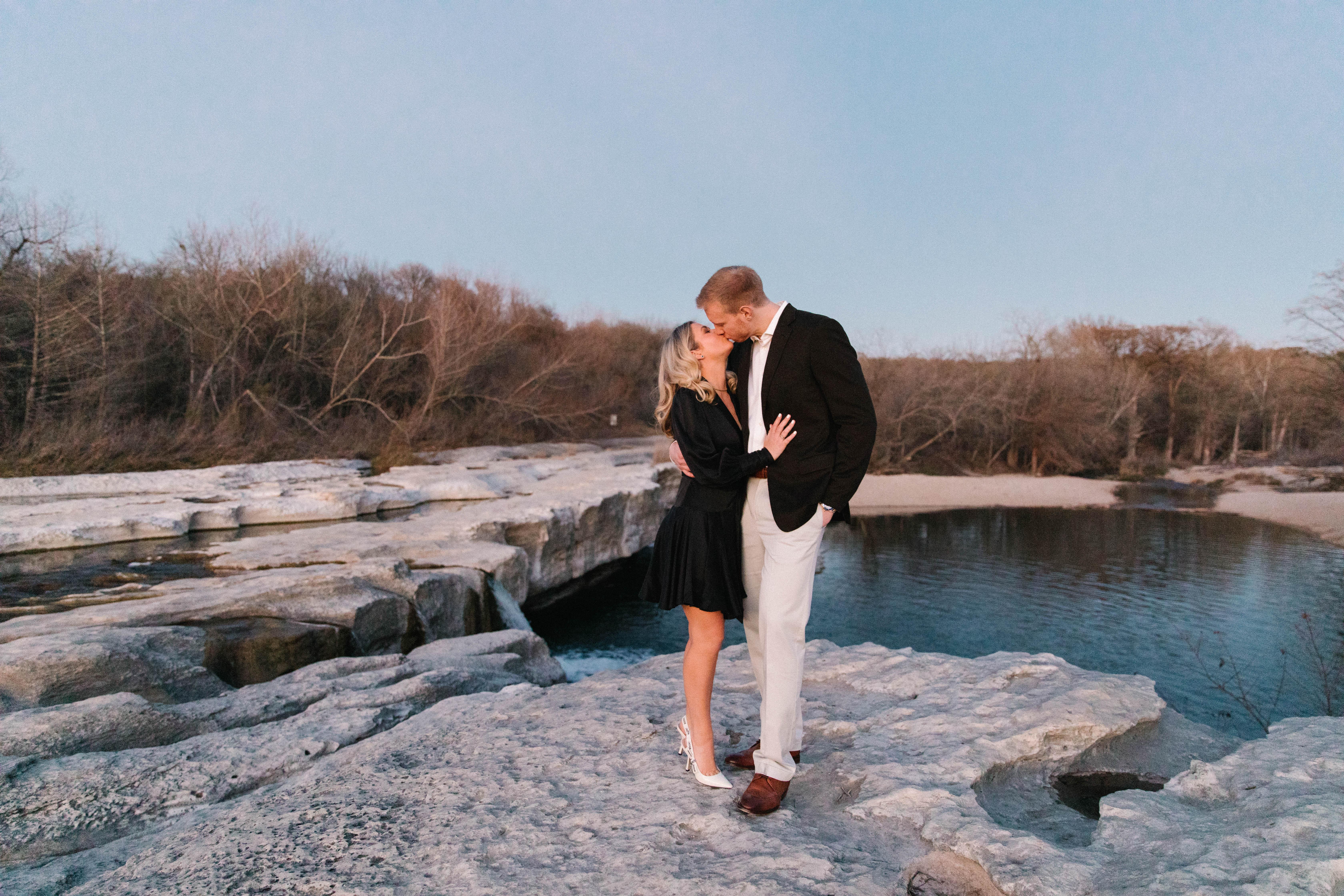 The Wedding Website of Lauren Youngblood and Ross Milvenan