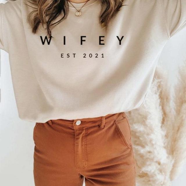 Customized Wifey Est 2021 Sweatshirt, Mrs Sweat, Wifey Sweat, Engagement Gift,Gift for Bride, Fiance, Wedding Gift (You Can Change the Year)
