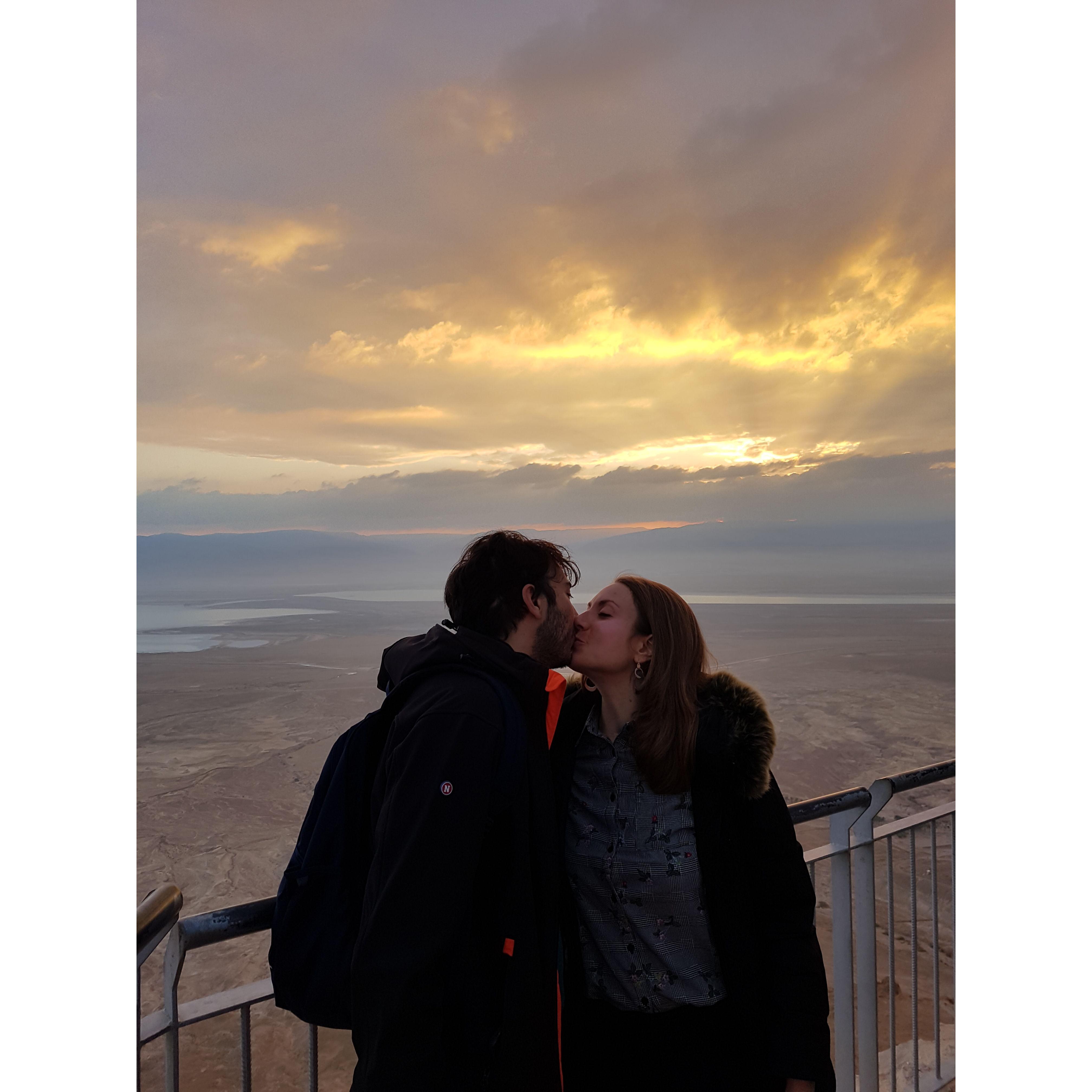 Abbiamo scalato insieme la rocca che svetta a 400 metri di altezza sulle distese infuocate del Mar Morto e abbiamo visto l'alba nella fortezza di Masada, Israele: un'avventura meravigliosa e molto romantica! / We climbed together the rock that stands 400 meters above the fiery expanses of the Dead Sea and saw the sunrise in the Masada fortress, Israel: a wonderful and very romantic adventure! - 2020