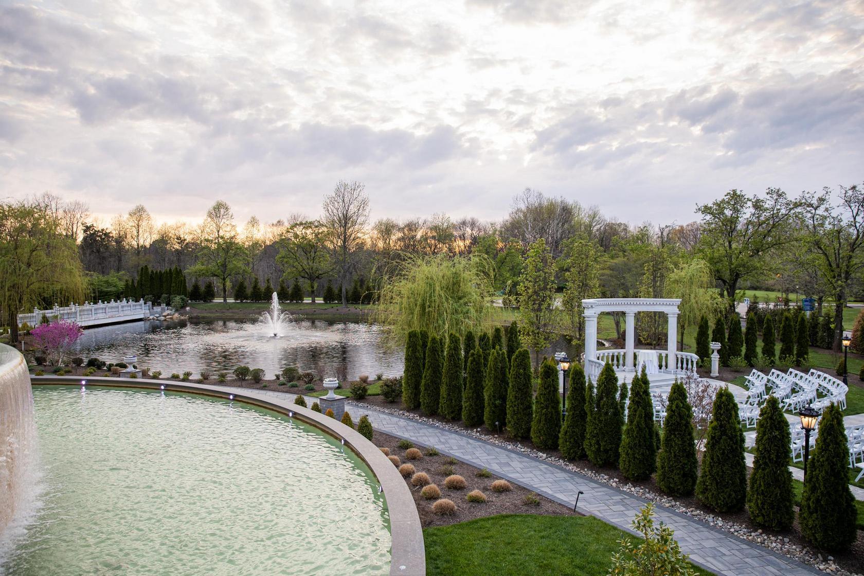 The Wedding Website of Danielle Savage and Chad Lewis