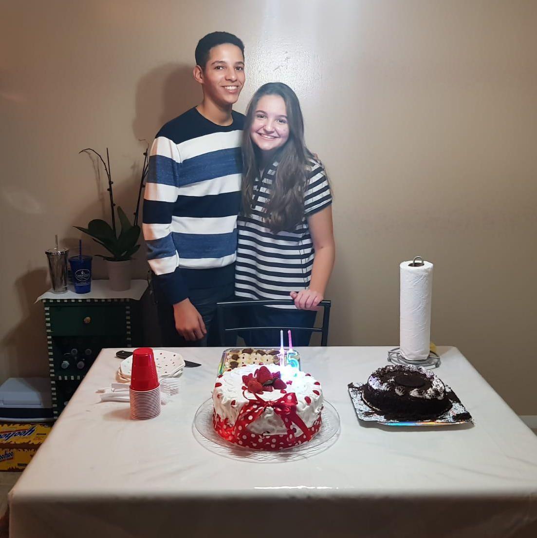 No aniversário de 15 anos da Mari.