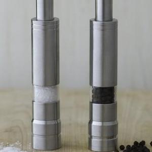 Vic Firth One Handed Stainless-Steel Pepper Mill