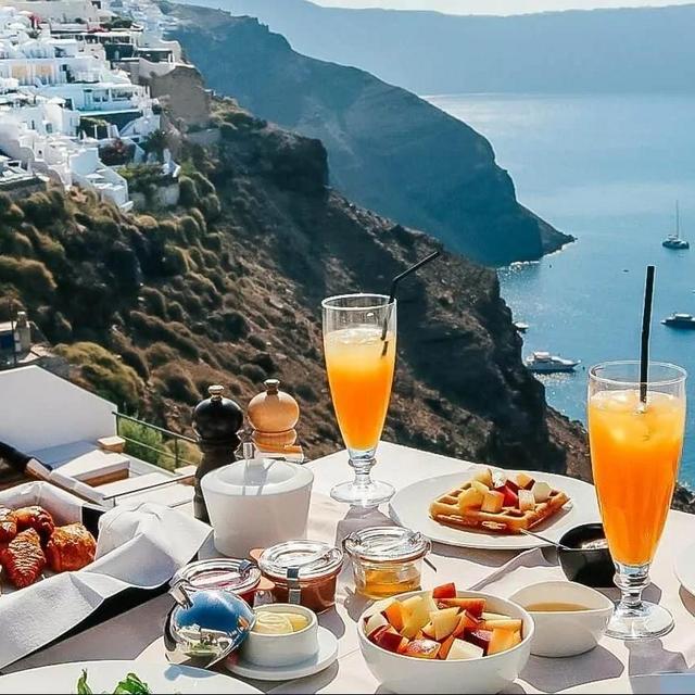 Brunch in Santorini
